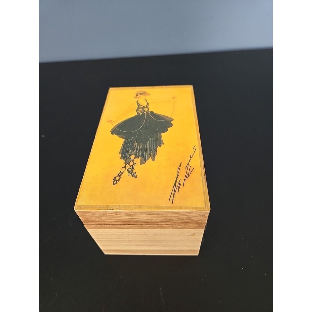 Wood Sooden Trinket Box‎  5" Long